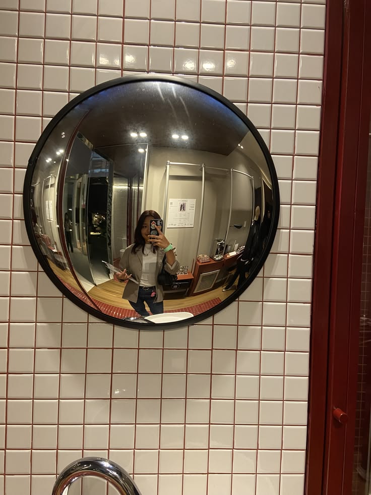 Convex Mirror